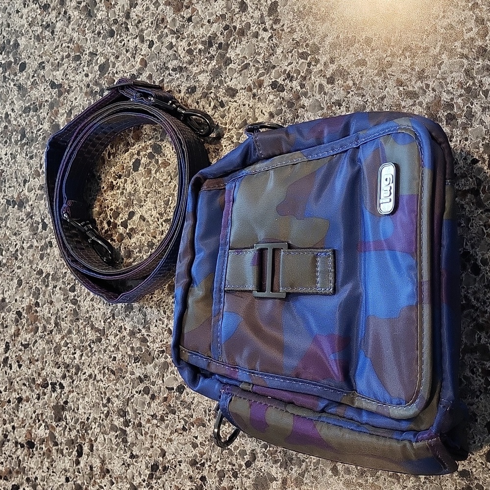 EUC Lug crossbody/beltloop nylon bag